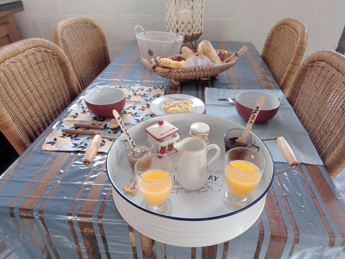 La Tiote Roulotte Hotel Marquigny Buitenkant foto